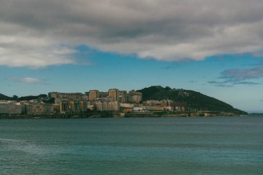 Ensenada del Orzn 'dan panoramik manzara. La Corua, İspanya.