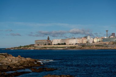 Ensenada del Orzn 'dan panoramik manzara. La Corua, İspanya.