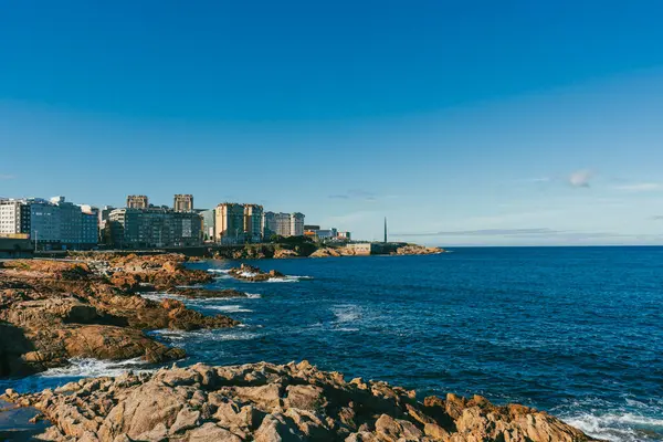 Ensenada del Orzn 'dan panoramik manzara. La Corua, İspanya.