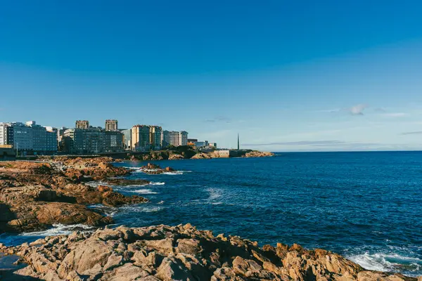 Ensenada del Orzn 'dan panoramik manzara. La Corua, İspanya.