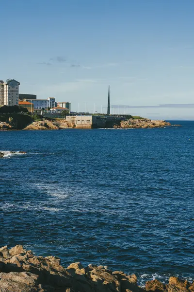 Ensenada del Orzn 'dan panoramik manzara. La Corua, İspanya.