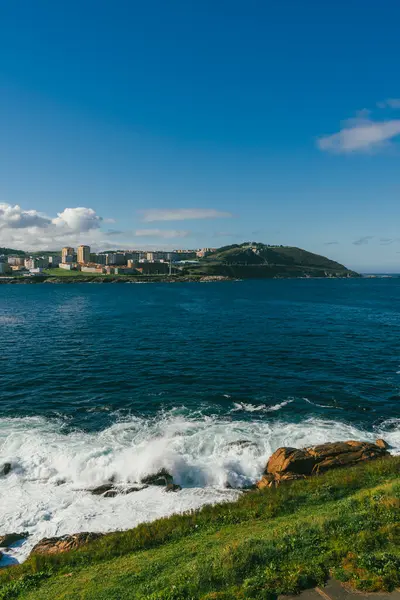 Ensenada del Orzn 'dan panoramik manzara. La Corua, İspanya.