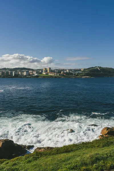 Ensenada del Orzn 'dan panoramik manzara. La Corua, İspanya.