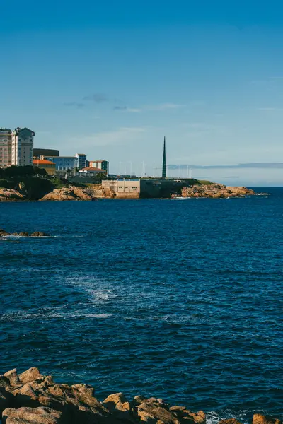 Ensenada del Orzn 'dan panoramik manzara. La Corua, İspanya.