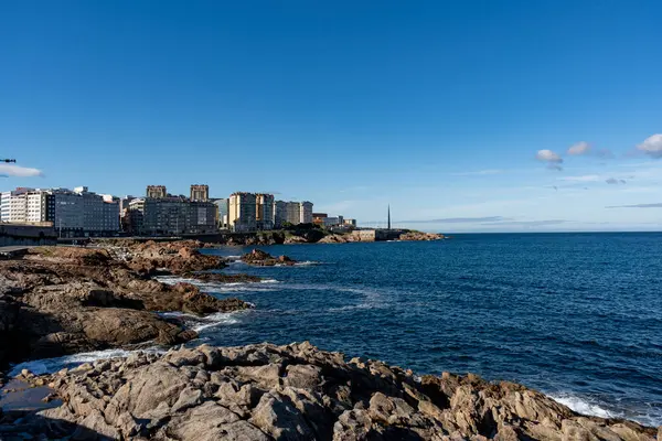 Ensenada del Orzn 'dan panoramik manzara. La Corua, İspanya.
