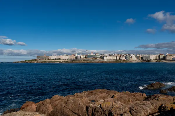 Ensenada del Orzn 'dan panoramik manzara. La Corua, İspanya.