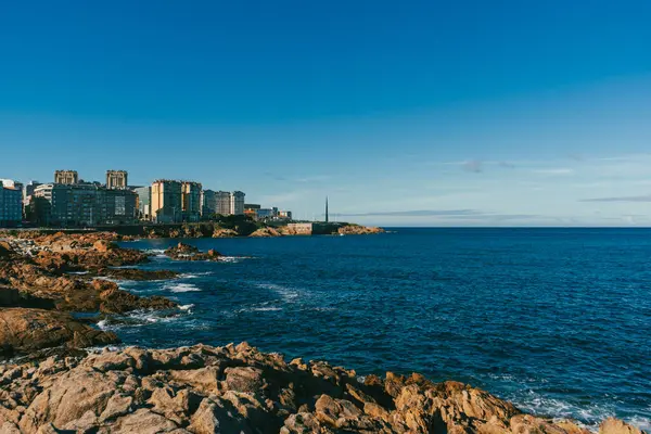 Ensenada del Orzn 'dan panoramik manzara. La Corua, İspanya.