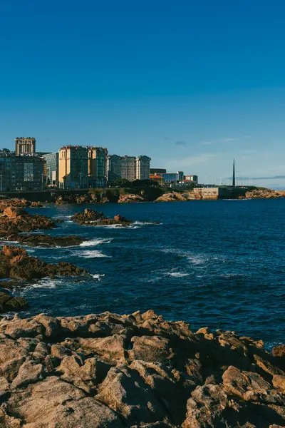 Ensenada del Orzn 'dan panoramik manzara. La Corua, İspanya.
