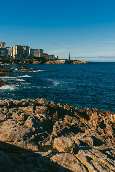 Ensenada del Orzn 'dan panoramik manzara. La Corua, İspanya.