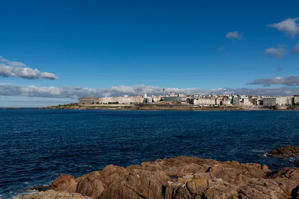 Ensenada del Orzn 'dan panoramik manzara. La Corua, İspanya.