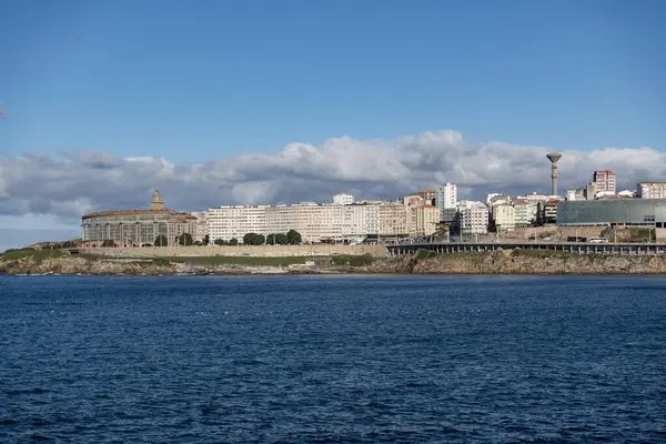 Ensenada del Orzn 'dan panoramik manzara. La Corua, İspanya.