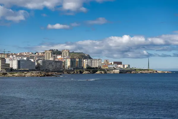 Ensenada del Orzn 'dan panoramik manzara. La Corua, İspanya.