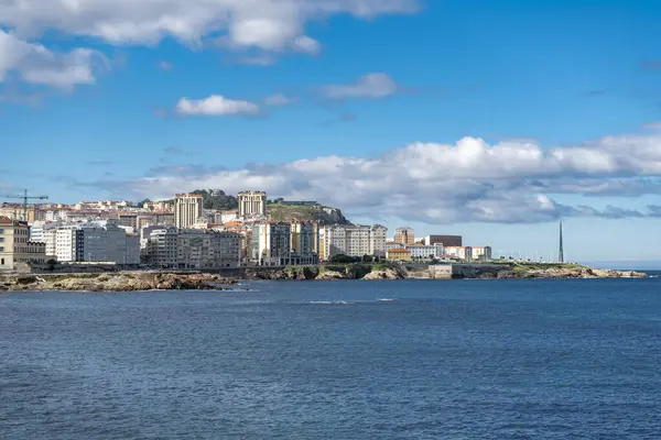 Ensenada del Orzn 'dan panoramik manzara. La Corua, İspanya.