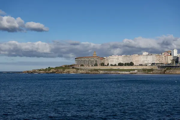 Ensenada del Orzn 'dan panoramik manzara. La Corua, İspanya.