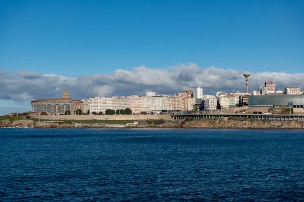 Ensenada del Orzn 'dan panoramik manzara. La Corua, İspanya.