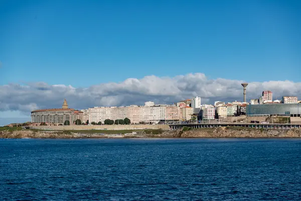 Ensenada del Orzn 'dan panoramik manzara. La Corua, İspanya.