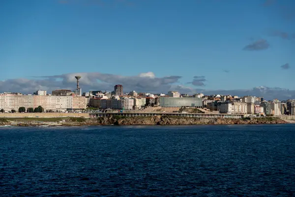 Ensenada del Orzn 'dan panoramik manzara. La Corua, İspanya.