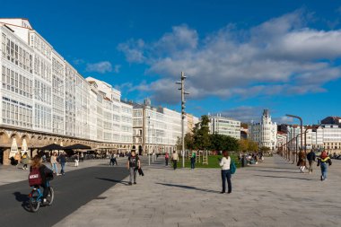 La Coruna, İspanya. 11 Kasım 2024: A Corua ve Marina Caddesi Galerileri. 