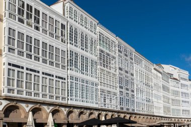 La Coruna, İspanya. 11 Kasım 2024: A Corua ve Marina Caddesi Galerileri. 