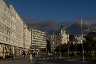 La Coruna, İspanya. 11 Kasım 2024: A Corua ve Marina Caddesi Galerileri. 
