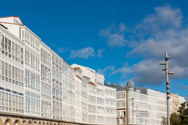 La Coruna, İspanya. 11 Kasım 2024: A Corua ve Marina Caddesi Galerileri. 