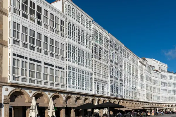 La Coruna, İspanya. 11 Kasım 2024: A Corua ve Marina Caddesi Galerileri. 