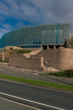 La Coruna, İspanya. 11 Kasım 2024: Domus Müzesi heykeli Fernando Botero.