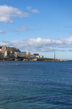 La Coruna, İspanya. 11 Kasım 2024: Riazor plajındaki panoramik manzara.