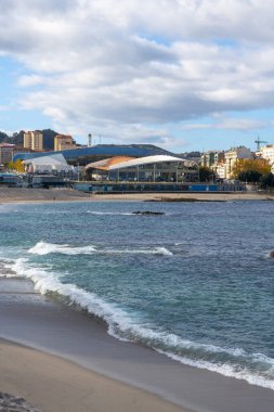 La Coruna, İspanya. 11 Kasım 2024: Riazor plajındaki panoramik manzara.