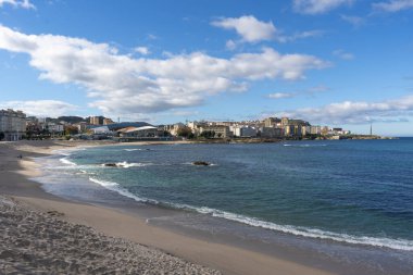La Coruna, İspanya. 11 Kasım 2024: Riazor plajındaki panoramik manzara.