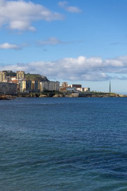 La Coruna, İspanya. 11 Kasım 2024: Riazor plajındaki panoramik manzara.