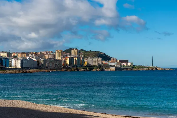 La Coruna, İspanya. 11 Kasım 2024: Riazor plajındaki panoramik manzara.