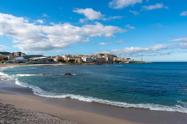 La Coruna, İspanya. 11 Kasım 2024: Riazor plajındaki panoramik manzara.