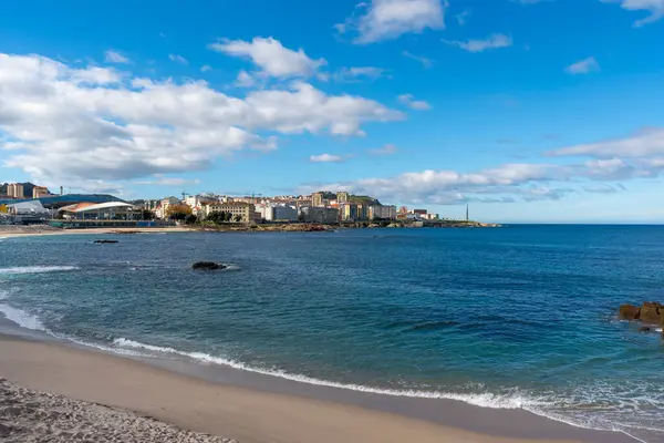 La Coruna, İspanya. 11 Kasım 2024: Riazor plajındaki panoramik manzara.