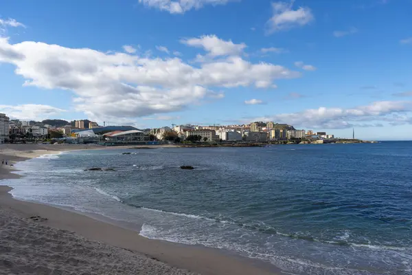La Coruna, İspanya. 11 Kasım 2024: Riazor plajındaki panoramik manzara.