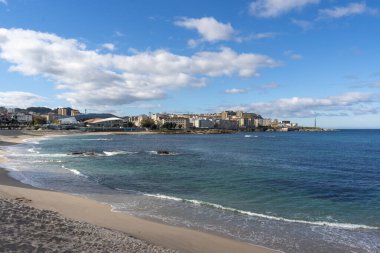 La Coruna, İspanya. 11 Kasım 2024: Riazor plajındaki panoramik manzara.