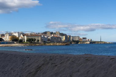La Coruna, İspanya. 11 Kasım 2024: Riazor plajındaki panoramik manzara.