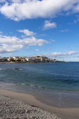 La Coruna, İspanya. 11 Kasım 2024: Riazor plajındaki panoramik manzara.