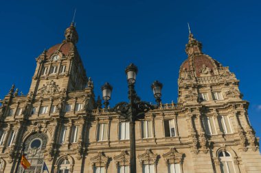 La Coruna, İspanya. 11 Kasım 2024: Maria Pita Meydanı ve Belediye Binası.