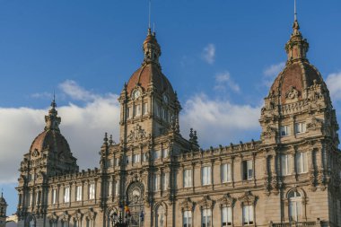 La Coruna, İspanya. 11 Kasım 2024: Maria Pita Meydanı ve Belediye Binası.