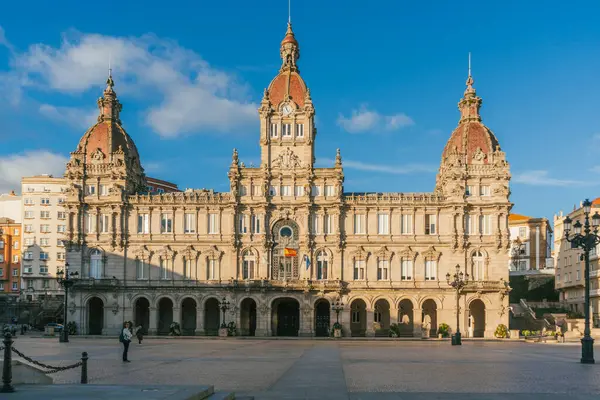 La Coruna, İspanya. 11 Kasım 2024: Maria Pita Meydanı ve Belediye Binası.