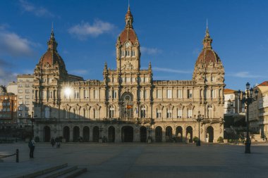 La Coruna, İspanya. 11 Kasım 2024: Maria Pita Meydanı ve Belediye Binası.