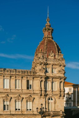 La Coruna, İspanya. 11 Kasım 2024: Maria Pita Meydanı ve Belediye Binası.