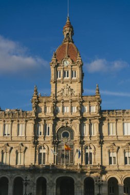 La Coruna, İspanya. 11 Kasım 2024: Maria Pita Meydanı ve Belediye Binası.