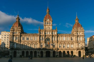 La Coruna, İspanya. 11 Kasım 2024: Maria Pita Meydanı ve Belediye Binası.