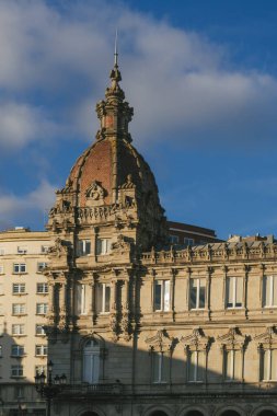 La Coruna, İspanya. 11 Kasım 2024: Maria Pita Meydanı ve Belediye Binası.