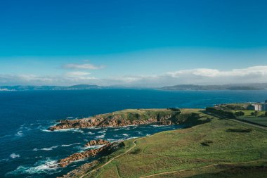 Punta Herminia Atlantik Okyanusu 'na bakıyor. La Coruna, İspanya.