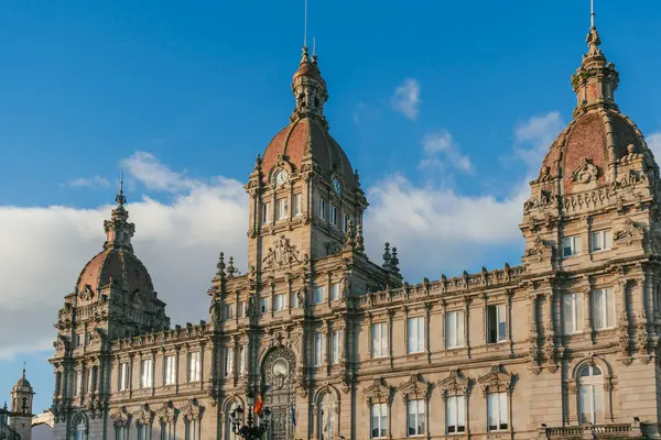 La Coruna, İspanya. 11 Kasım 2024: Maria Pita Meydanı ve Belediye Binası.