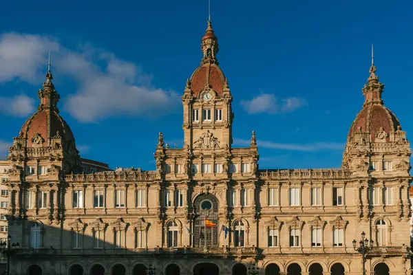 La Coruna, İspanya. 11 Kasım 2024: Maria Pita Meydanı ve Belediye Binası.