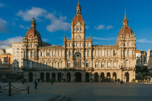 La Coruna, İspanya. 11 Kasım 2024: Maria Pita Meydanı ve Belediye Binası.